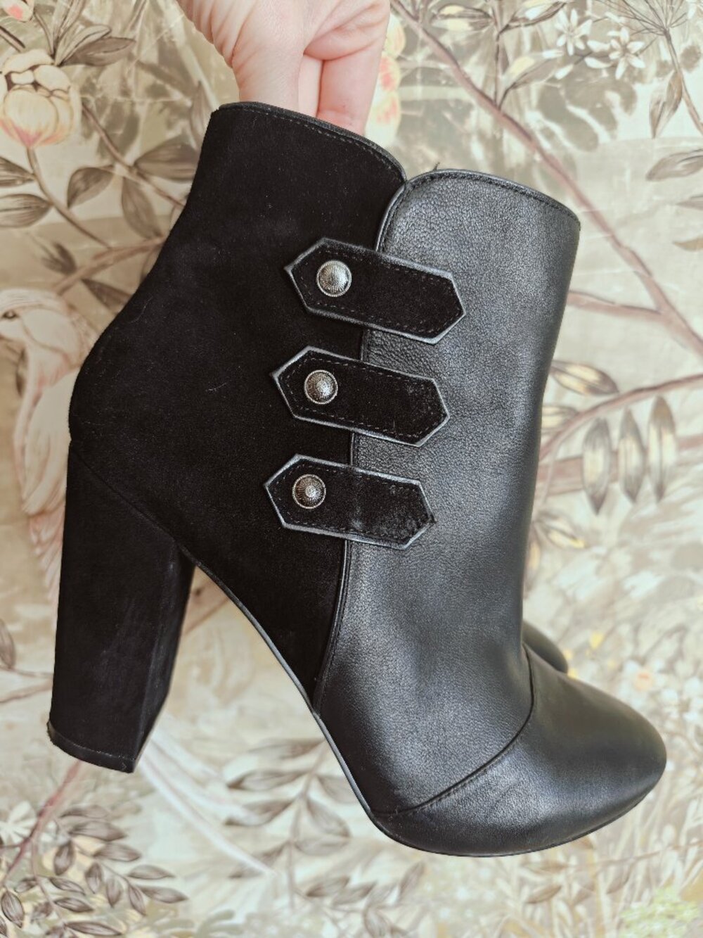White House Black Market Kaydyn Black Leather Suede Block Heel Booties Sz. 9